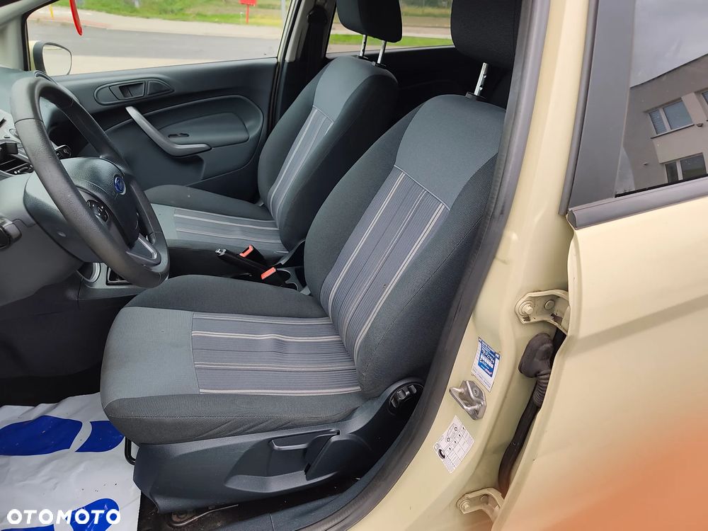 Ford Fiesta 1.25 Ambiente - 30