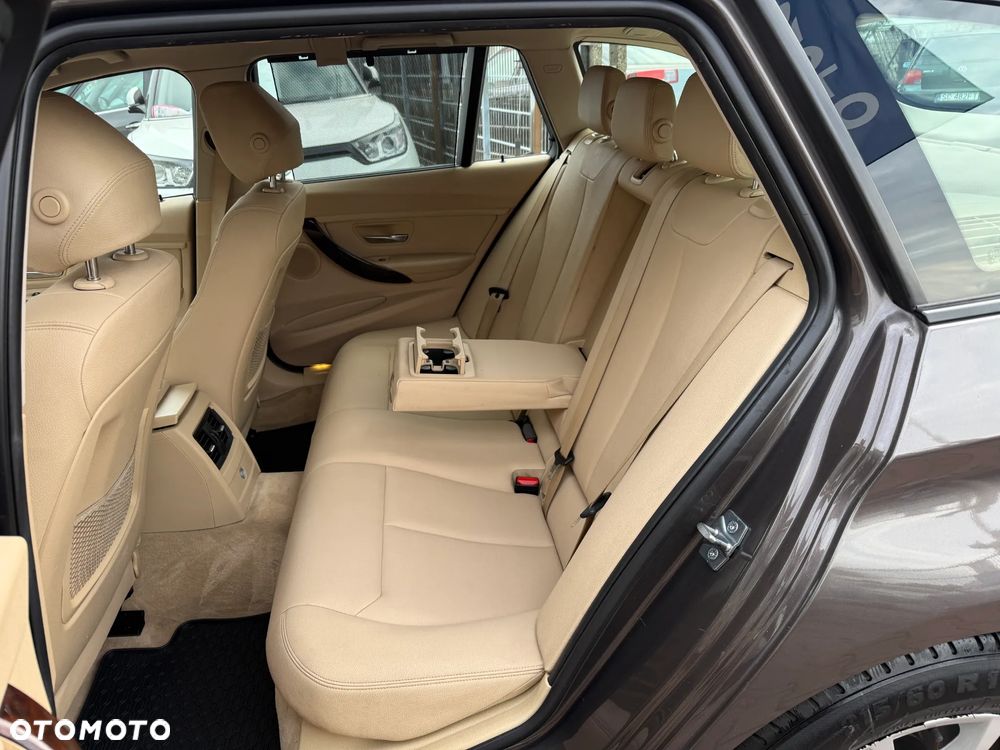 BMW Seria 3 318d Luxury Line - 15