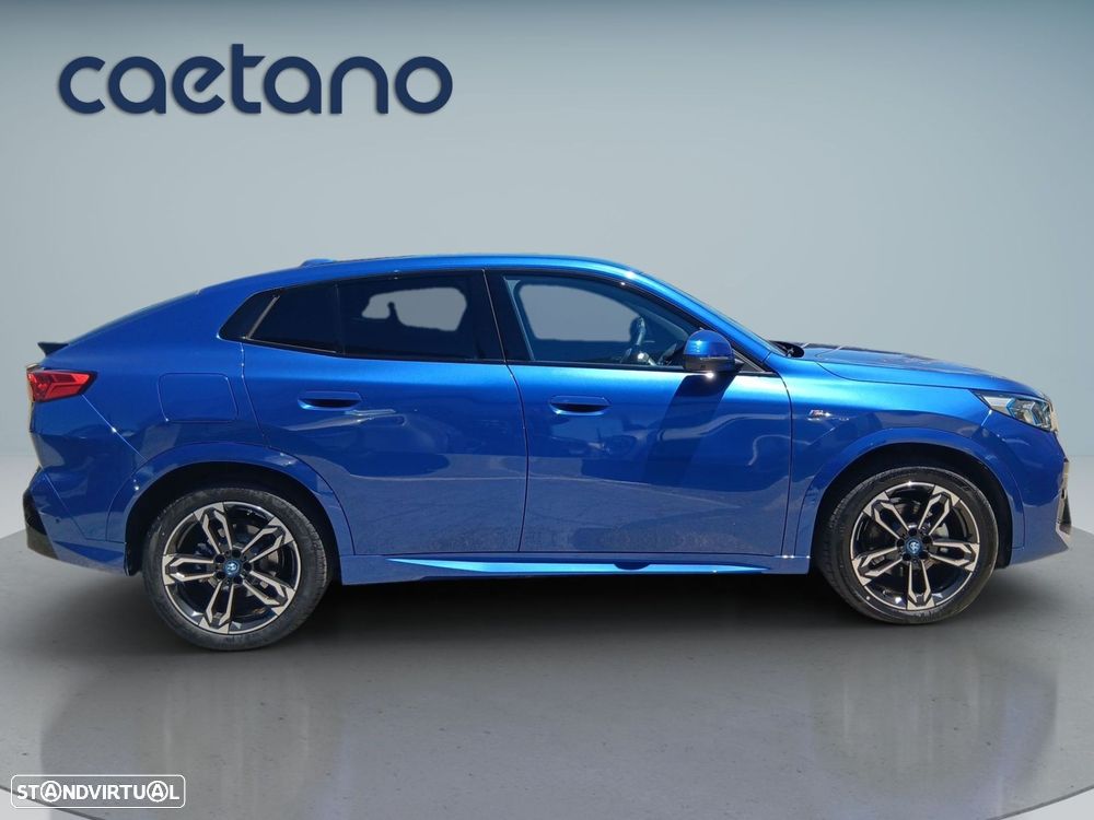 BMW iX2 eDrive20 Pack Desportivo M - 9