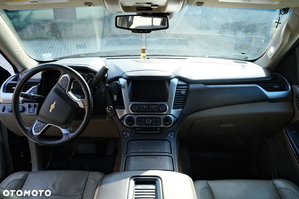 Chevrolet Suburban - 12