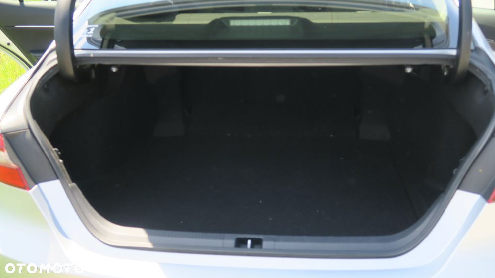 Toyota Camry - 19