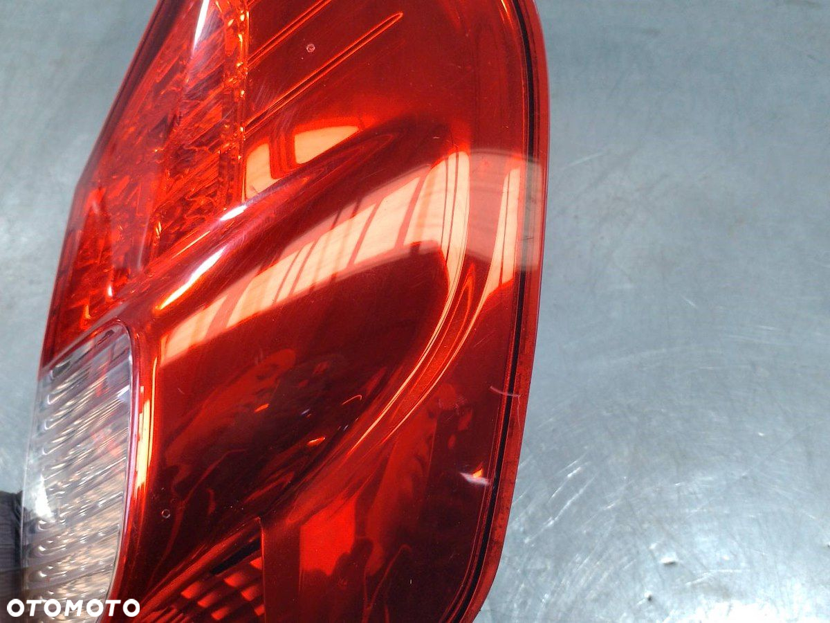 LAMPA TYLNA PRAWA RENAULT SCENIC II  8200474327-A   2SK009467-02-50 - 9