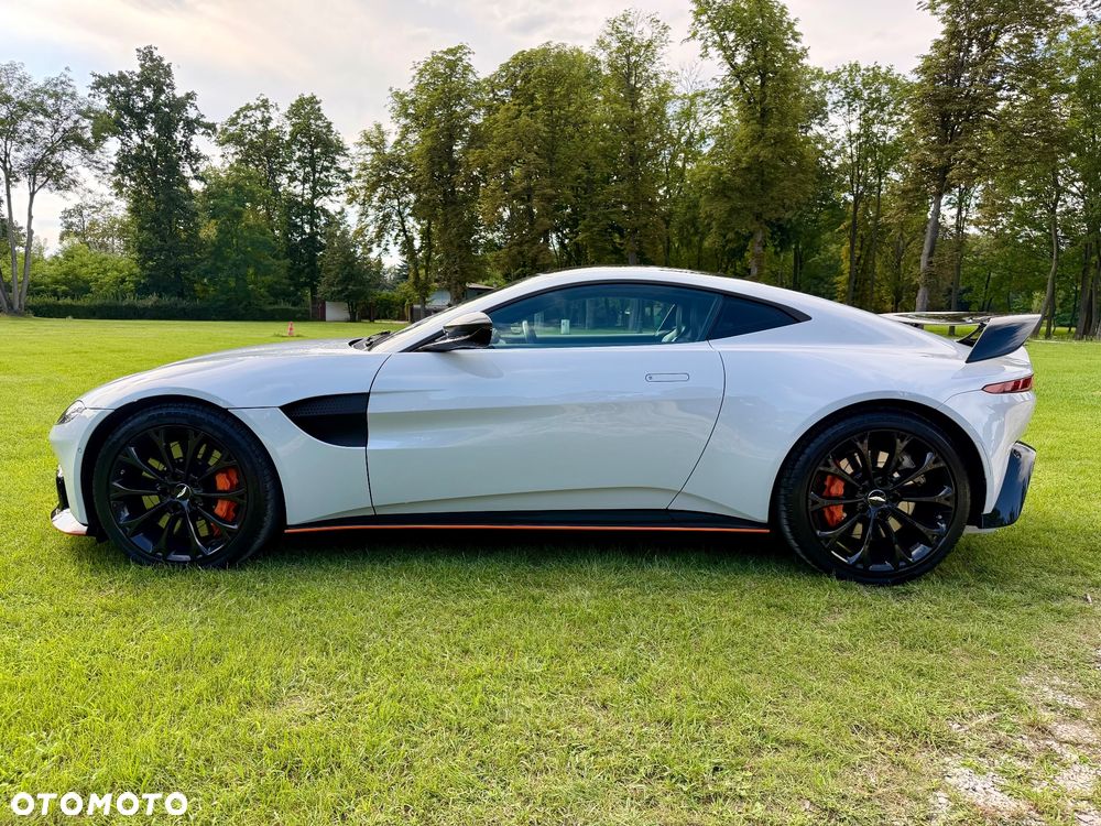 Aston Martin Vantage - 5