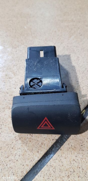 Kia Sportage II Przełącznik Świateł Awaryjnych - 1