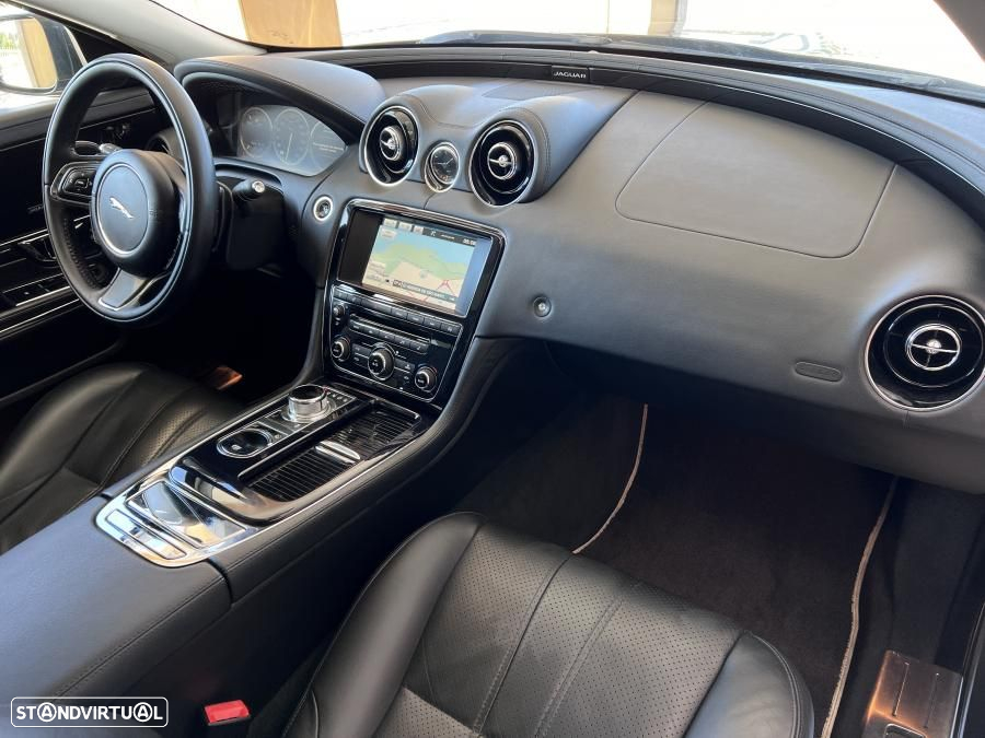 Jaguar XJ 3.0 D V6 Premium Luxury - 57