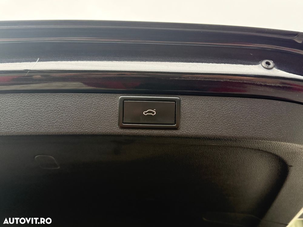 Skoda Octavia Combi 2.0 TDI DSG Premium Edition - 34