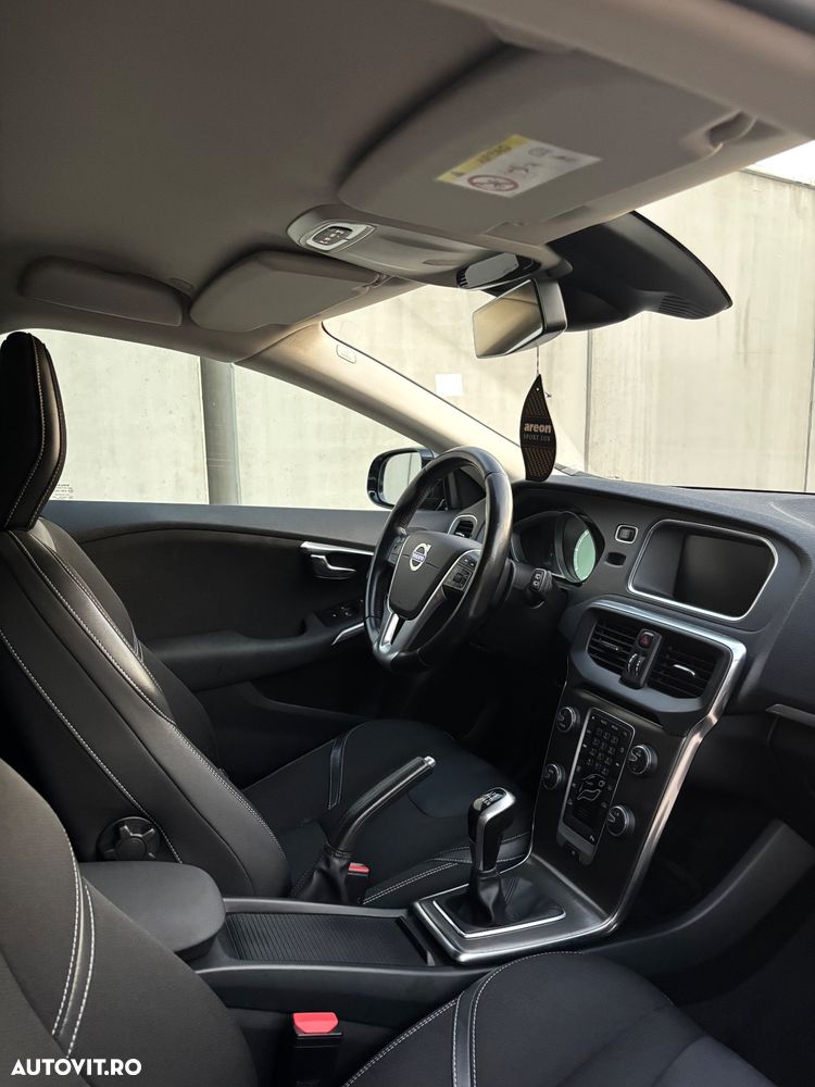 Volvo V40 D4 Momentum - 17