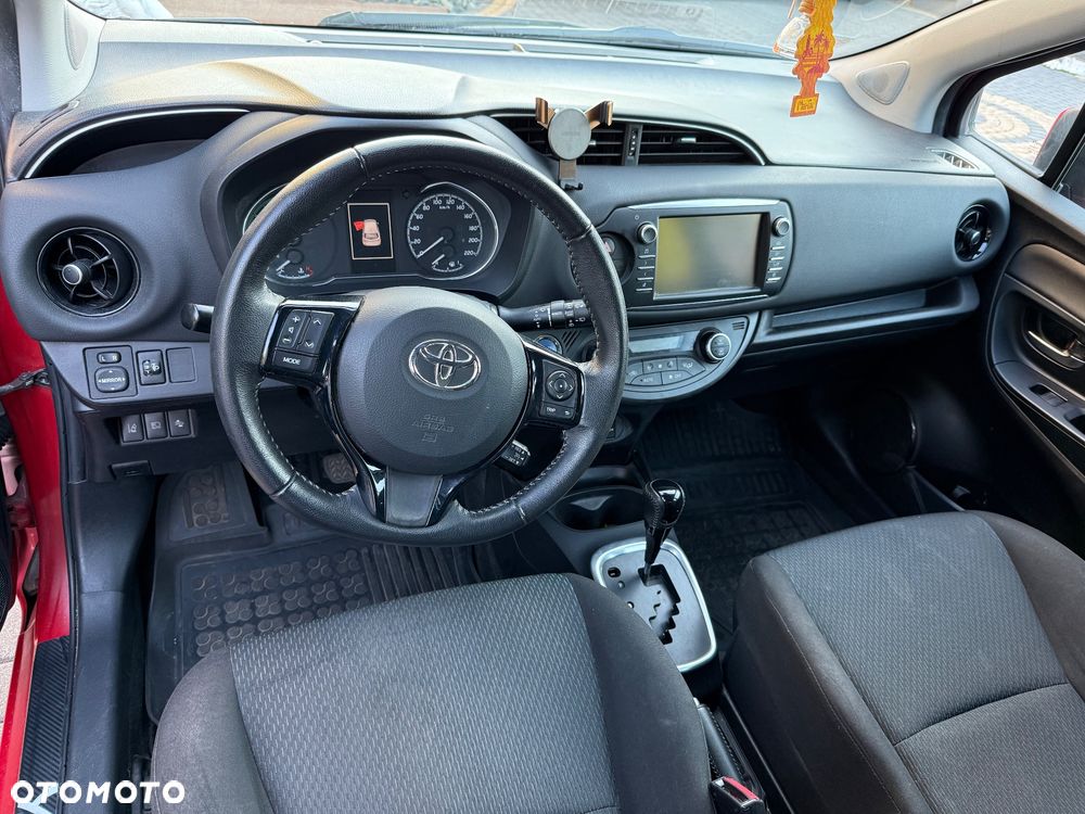 Toyota Yaris Hybrid 100 Selection Platinum - 3