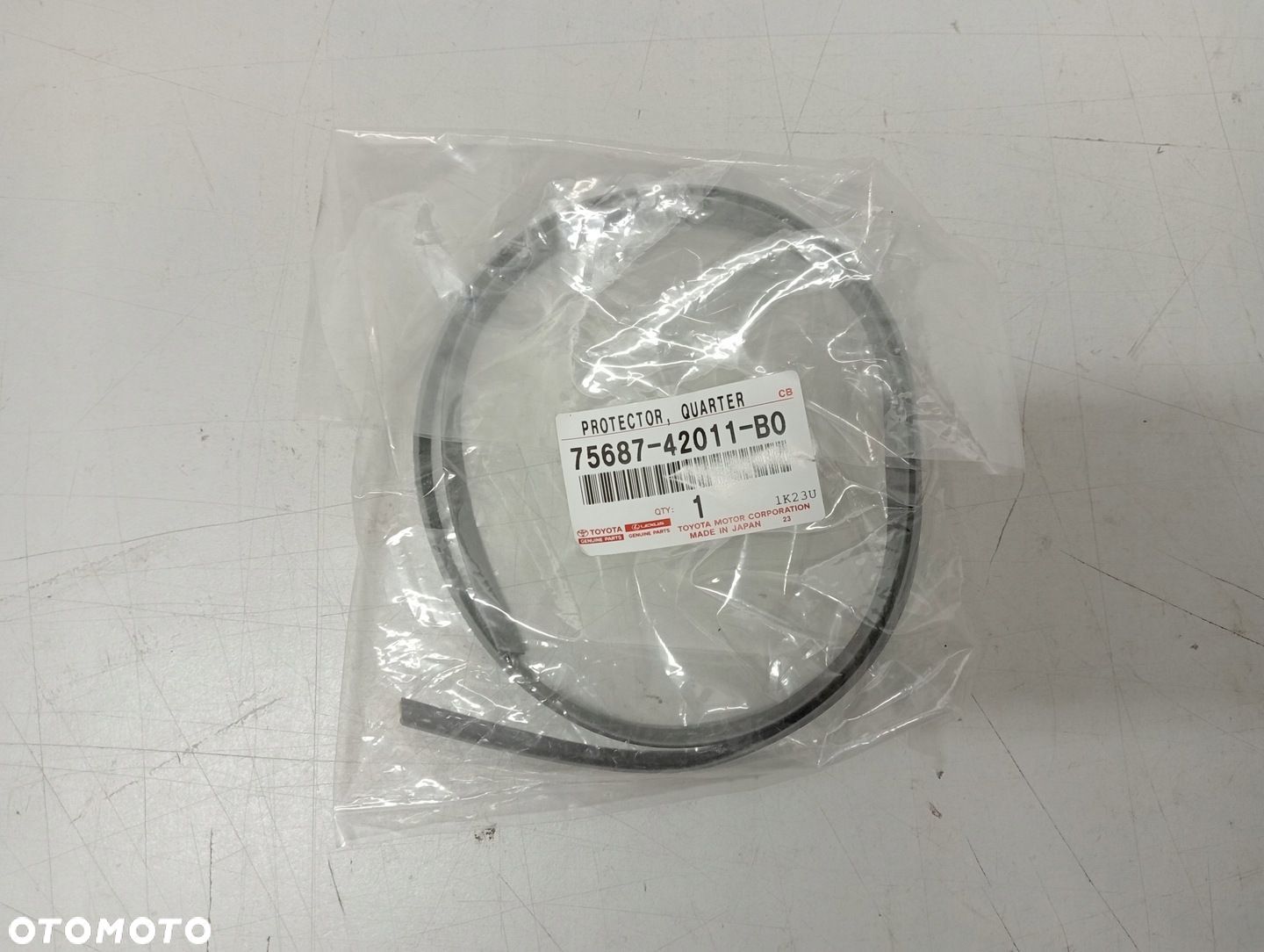 USZCZELKA LISTWY NADKOLA TOYOTA RAV4 01-05 75687-42011-B0 - 1