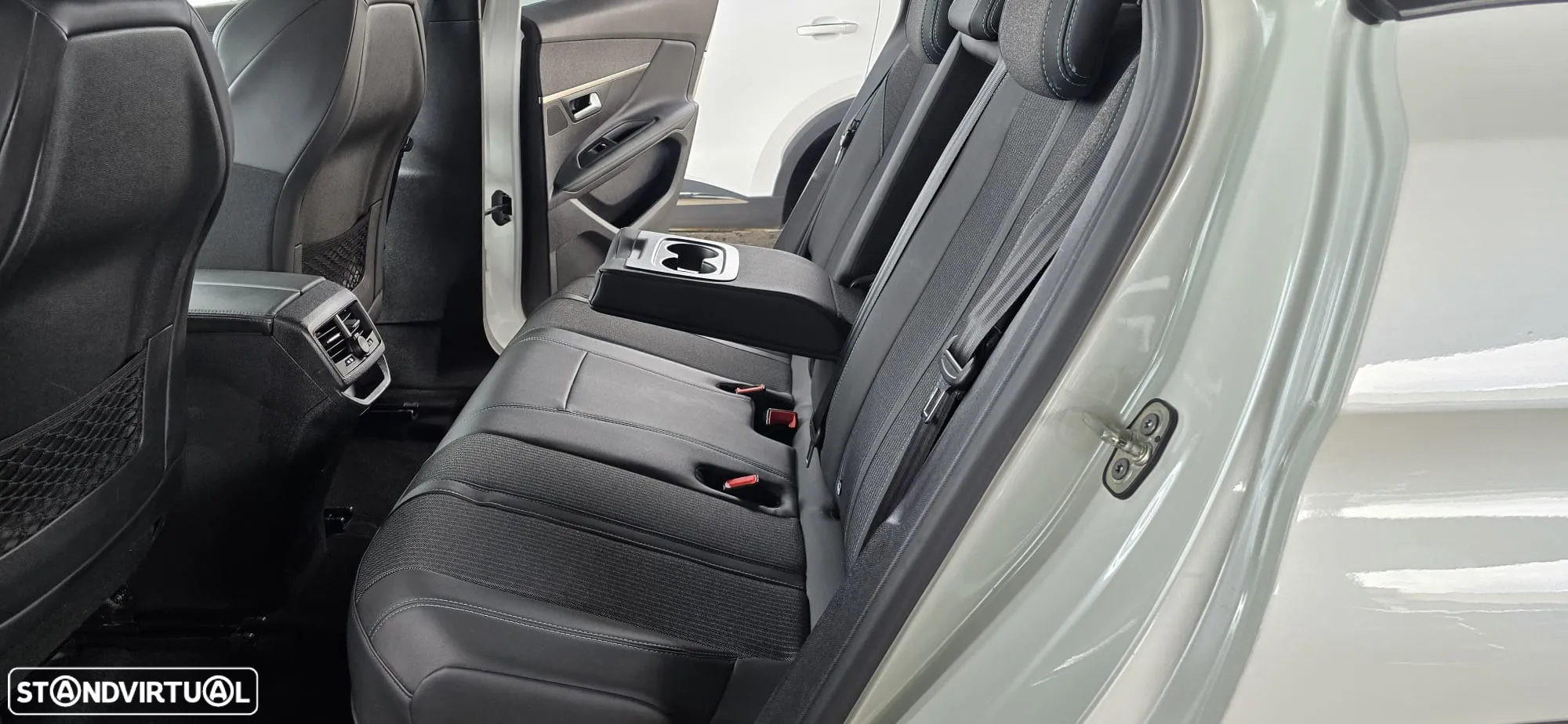 Peugeot 3008 1.6 Hybrid Allure Pack e-EAT8 - 26