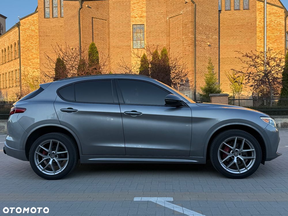 Alfa Romeo Stelvio 2.0 Turbo 16V AT8-Q4 Veloce Ti - 3