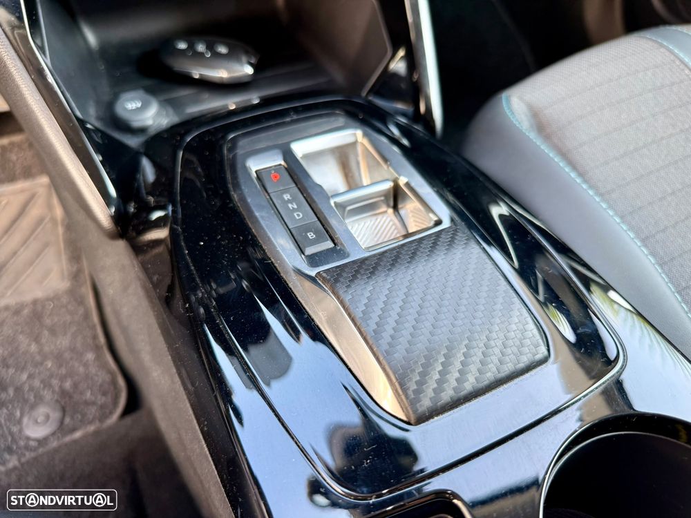 Peugeot e-2008 Allure - 24