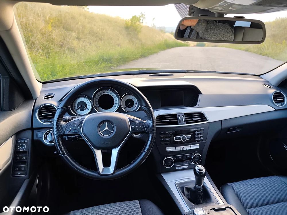 Mercedes-Benz Klasa C 180 CGI BlueEff Avantgarde - 37