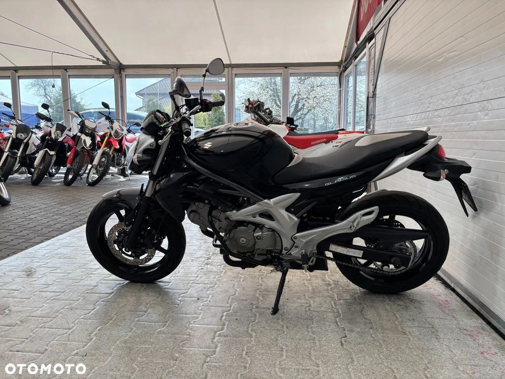 Suzuki Gladius - 10