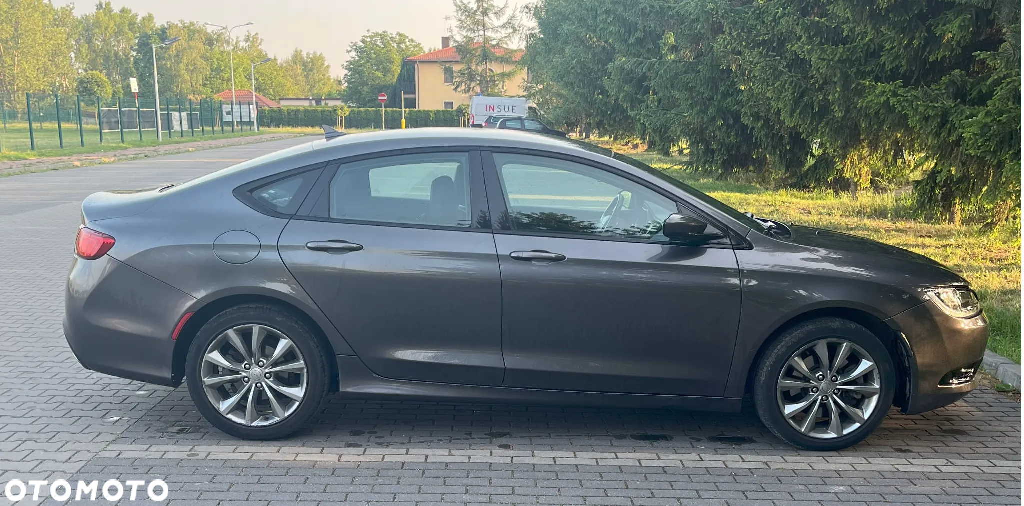 Chrysler 200 - 8
