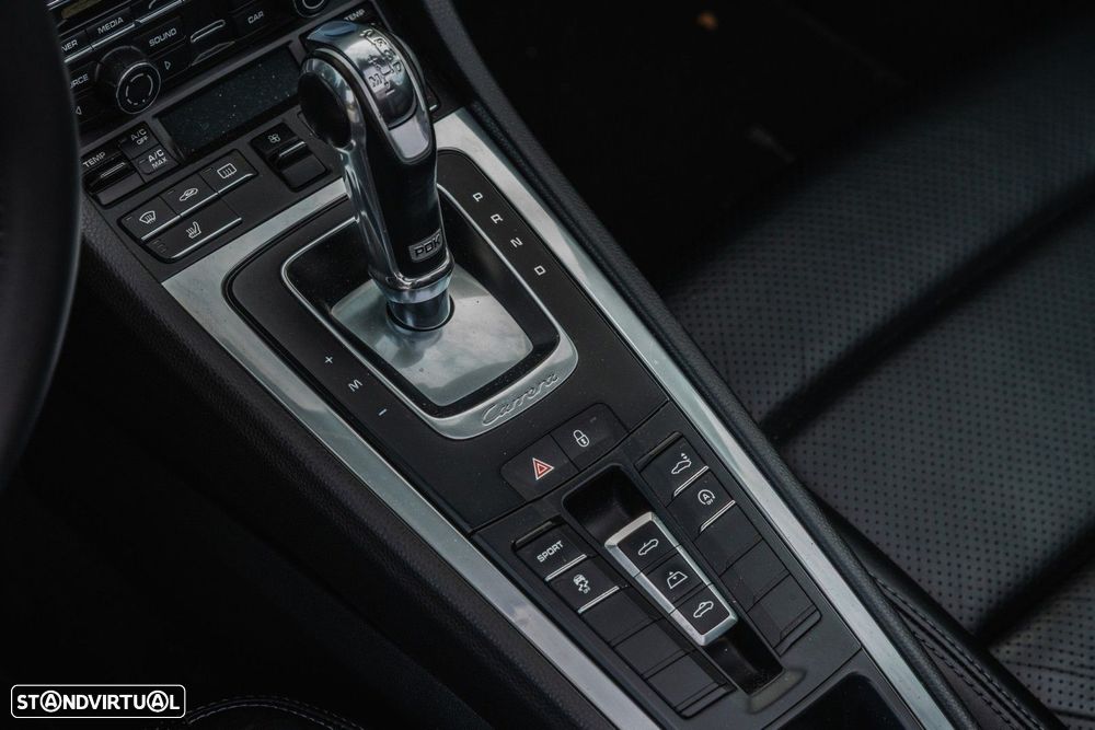 Porsche 911 (991) Carrera 4 Cabriolet PDK Black Edition - 30