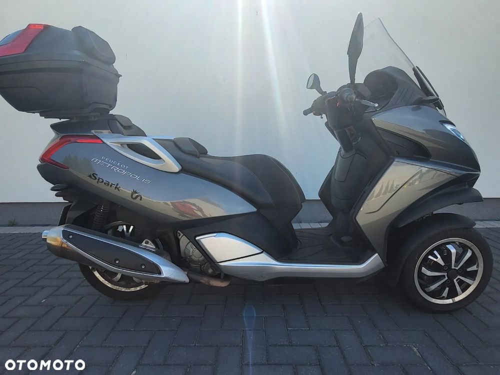 Peugeot Metropolis - 8