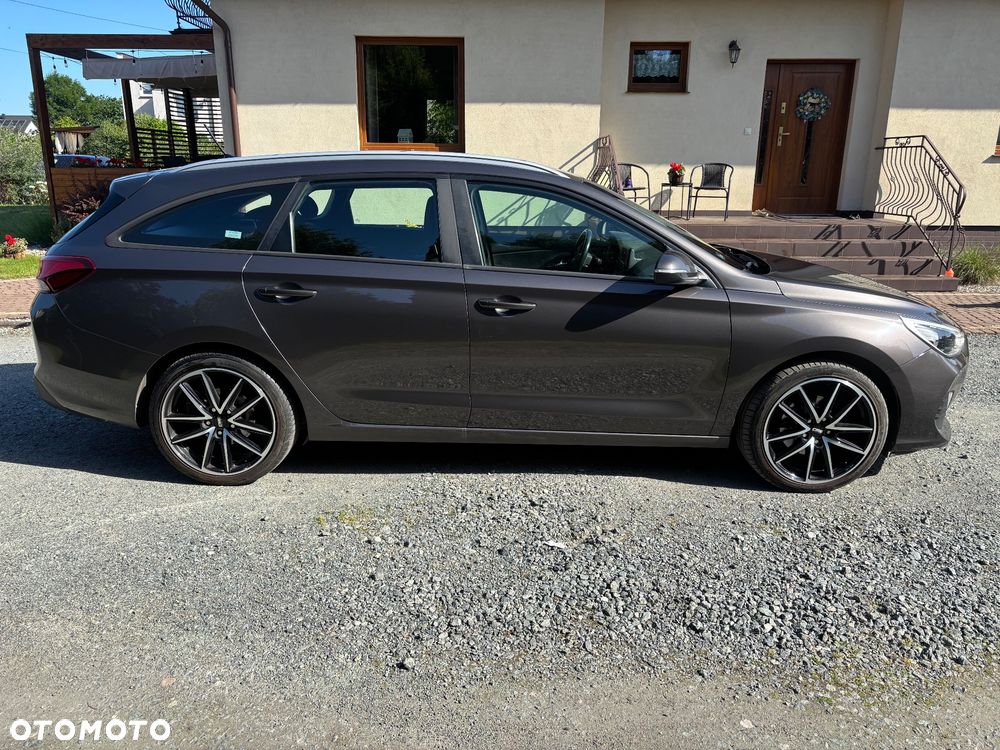 Hyundai i30 1.6 D Classic + - 5