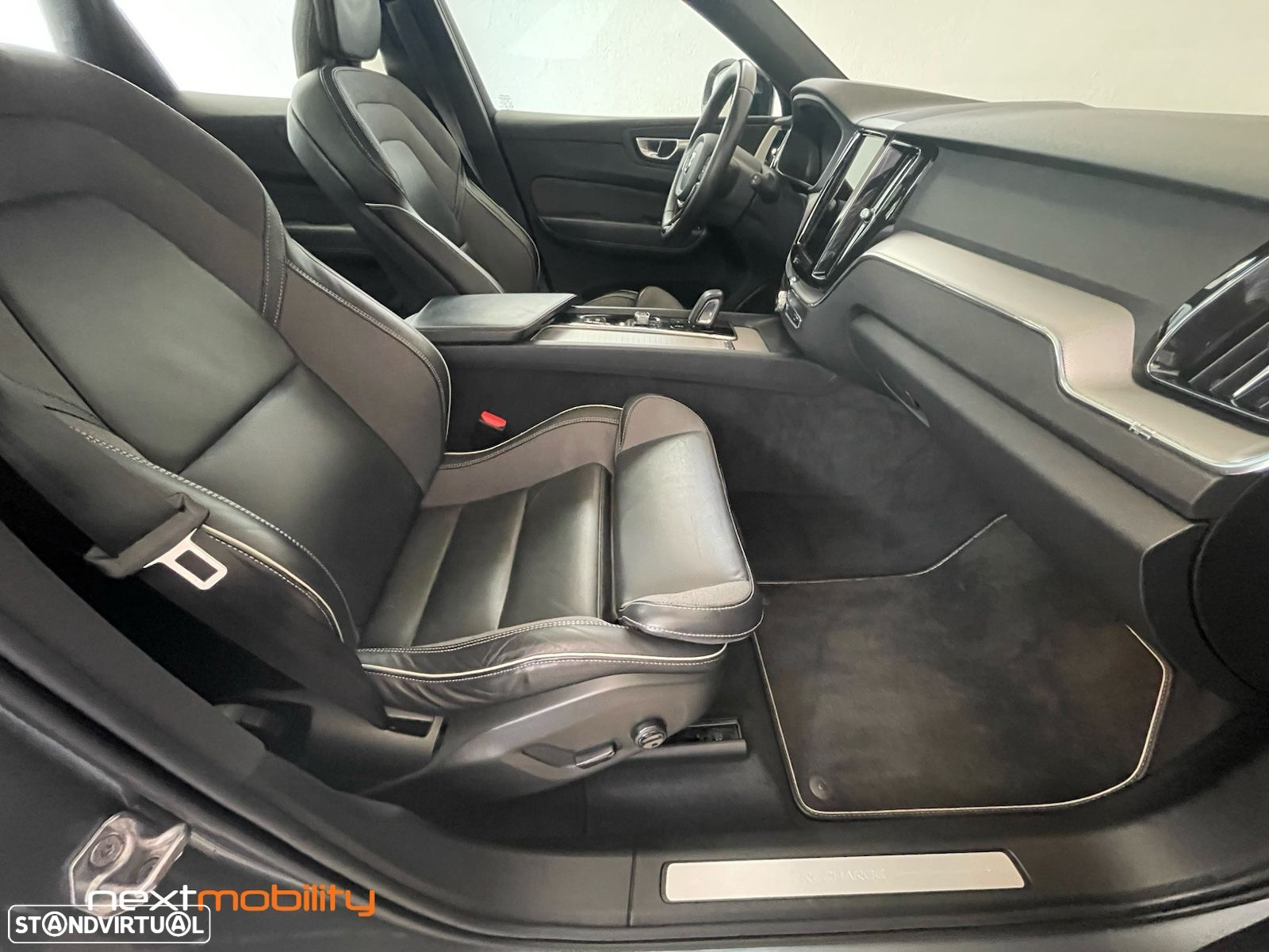 Volvo XC 60 2.0 T6 PHEV R-Design AWD - 20