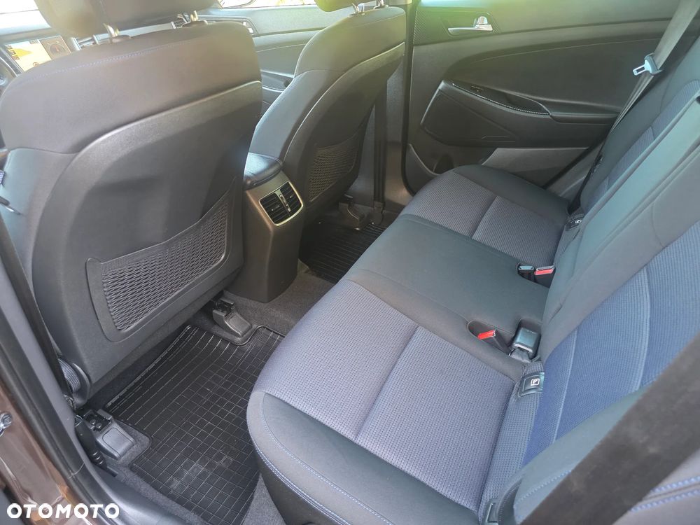 Hyundai Tucson blue 1.7 CRDi 2WD Intro Edition - 16