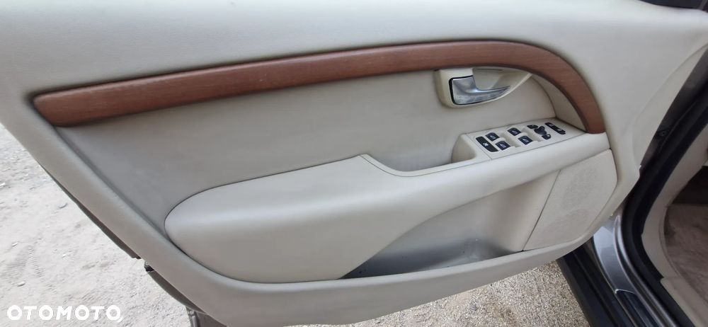 Volvo XC 70 - 22
