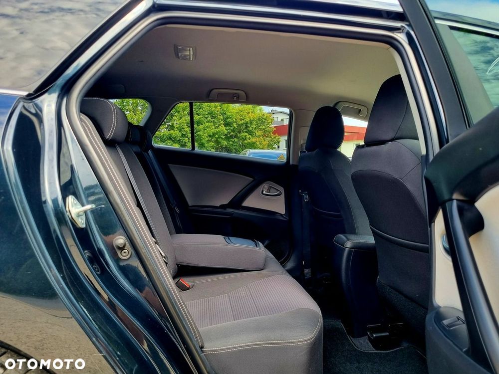 Toyota Avensis 1.8 Premium MS - 11