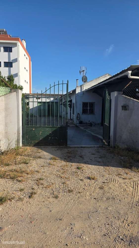 Terreno de 690m2 com Benfeitoria no Montijo - Grande imagem: 2/22