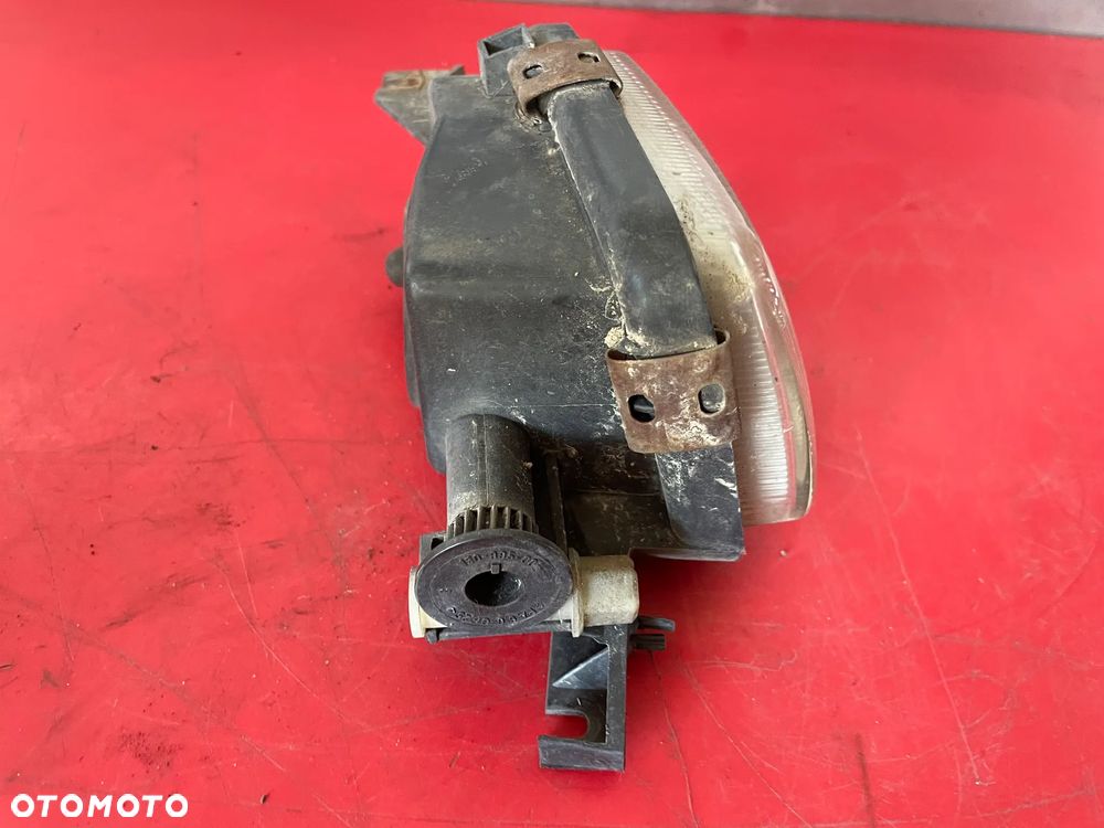 HALOGEN PRAWY MERCEDES C KLASA W203 2158200656 - 2