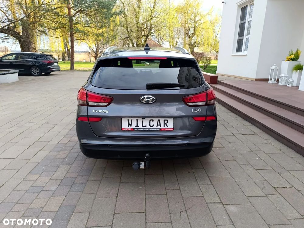Hyundai i30 blue Kombi 1.6 CRDi Style - 18
