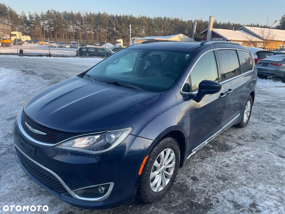 Chrysler Pacifica - 6