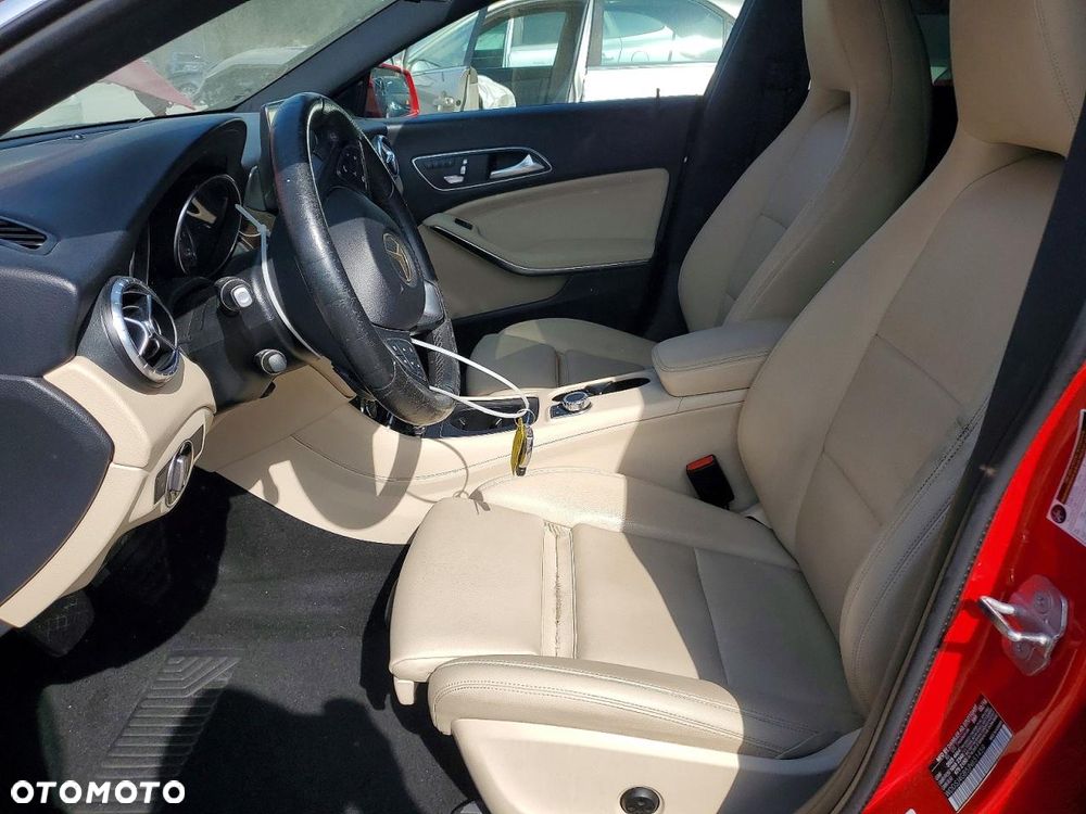 Mercedes-Benz CLA 250 4Matic 7G-DCT - 8