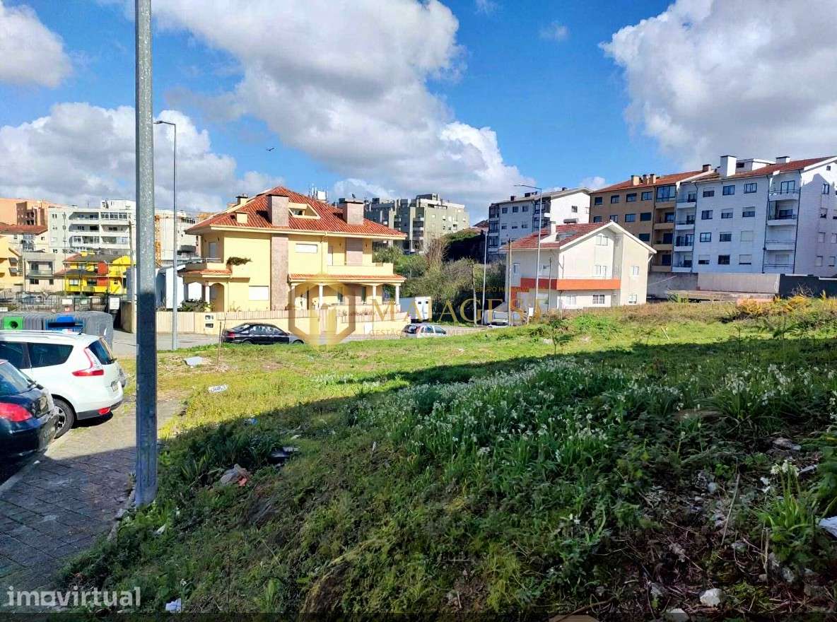 Terreno para construção de Moradia de 3 Frentes - Grande imagem: 2/8