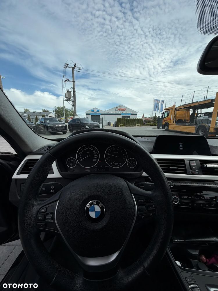BMW Seria 3 318i GPF Luxury Line - 11