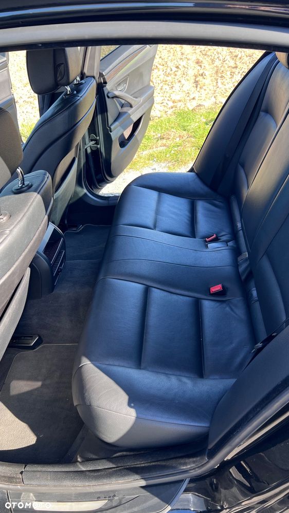 BMW Seria 5 525d xDrive - 13