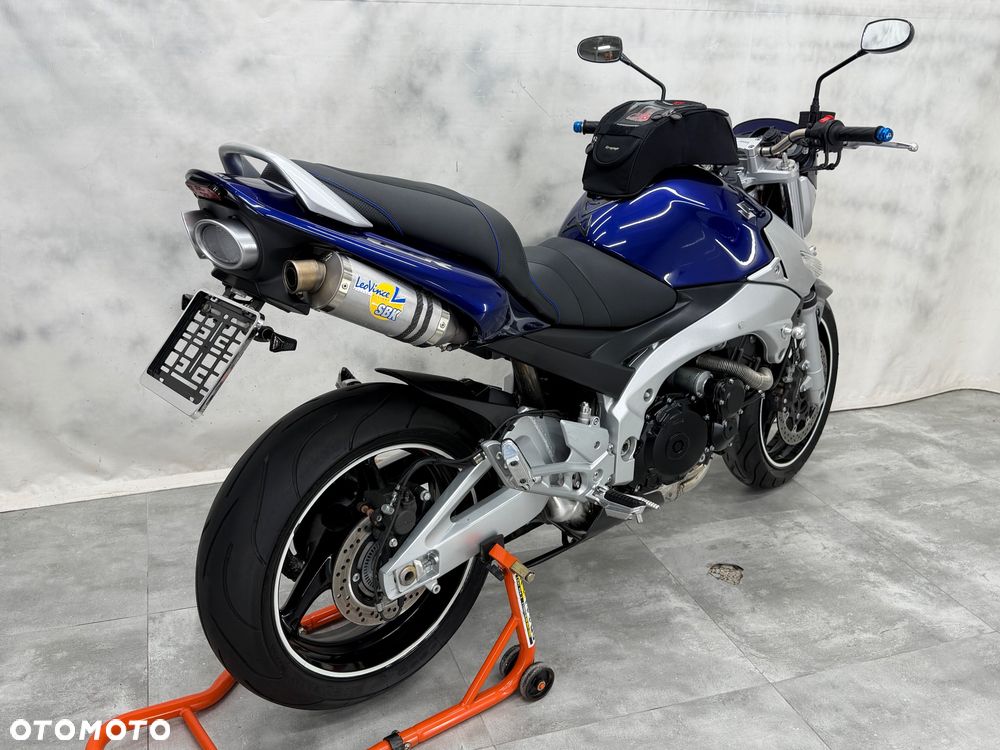 Suzuki GSR - 9
