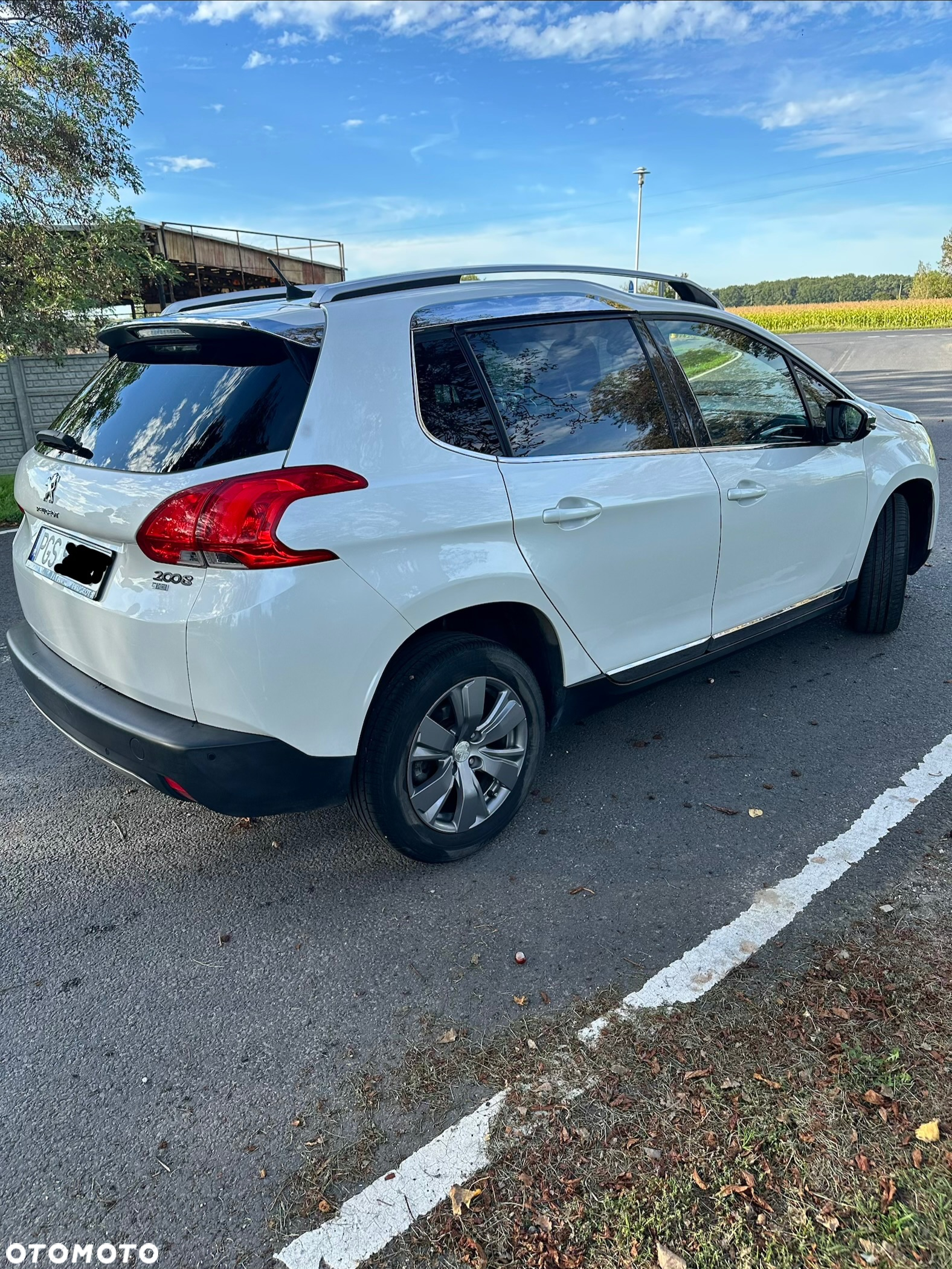 Peugeot 2008 1.6 e-HDi Allure S&S - 8
