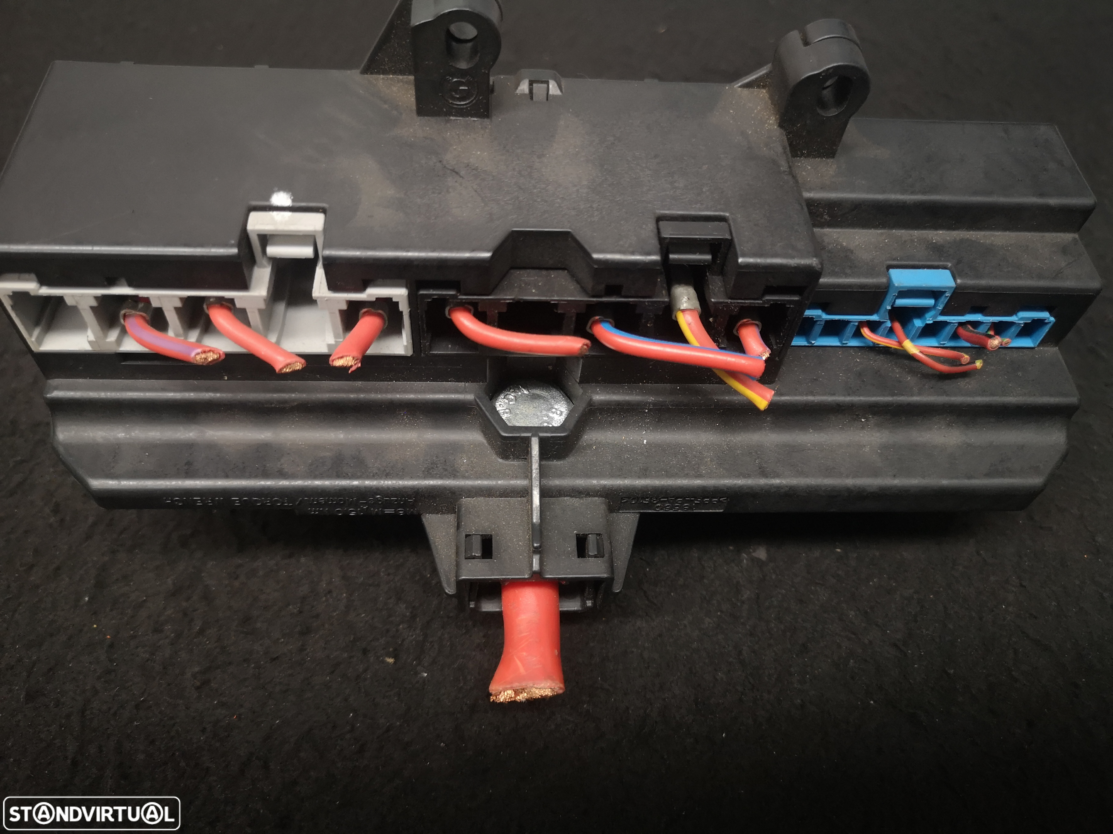 Caixa de FUSIVEIS BMW7 E65 E66 2002+ - 4