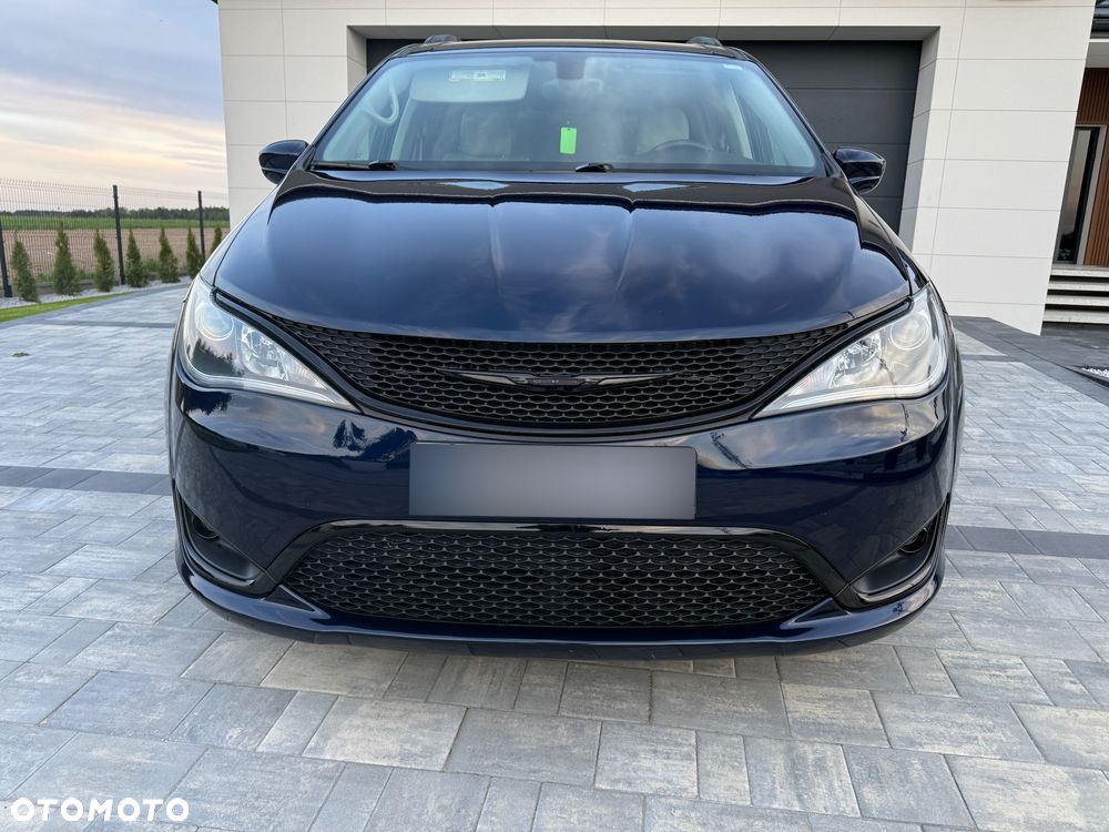 Chrysler Pacifica - 6