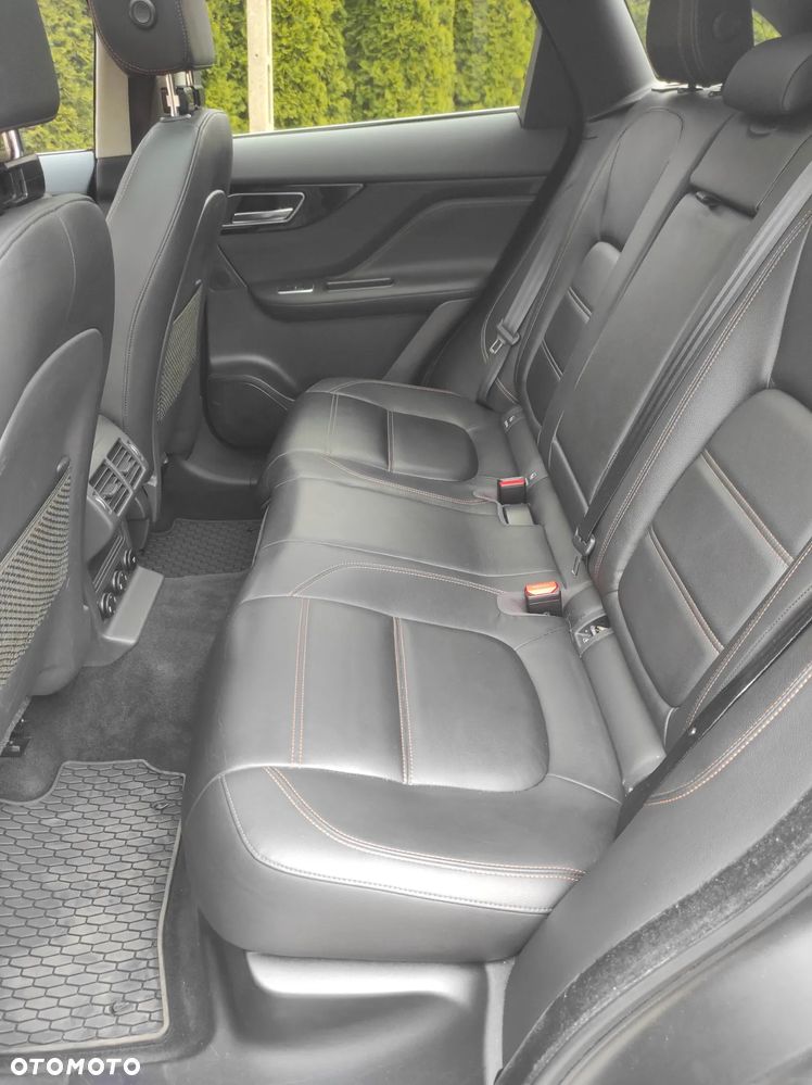 Jaguar F-Pace 30t AWD Prestige - 10