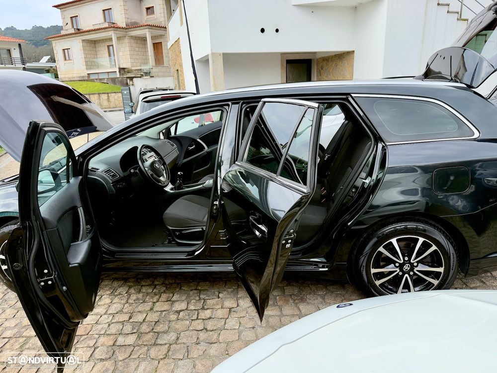 Toyota Avensis SW 2.0 D-4D Exclusive +Navi - 34