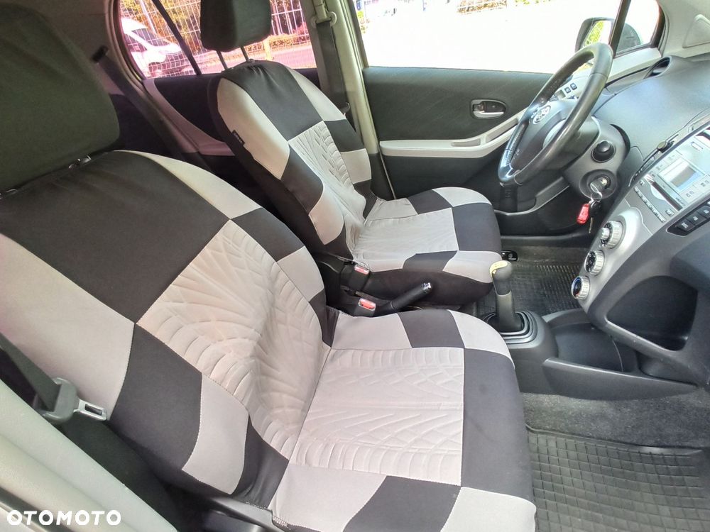 Toyota Yaris - 12