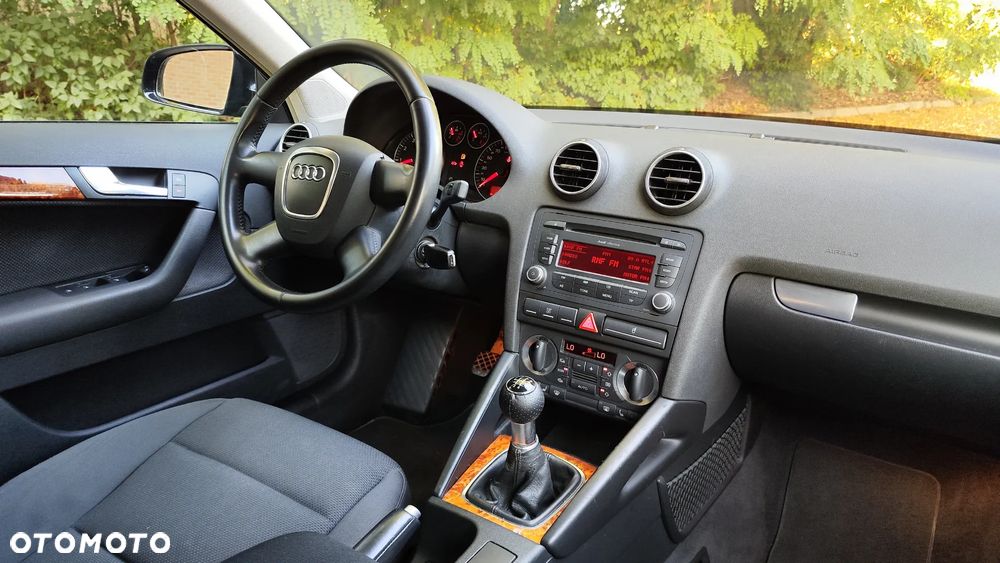 Audi A3 Sportback 1.6 Ambiente - 29