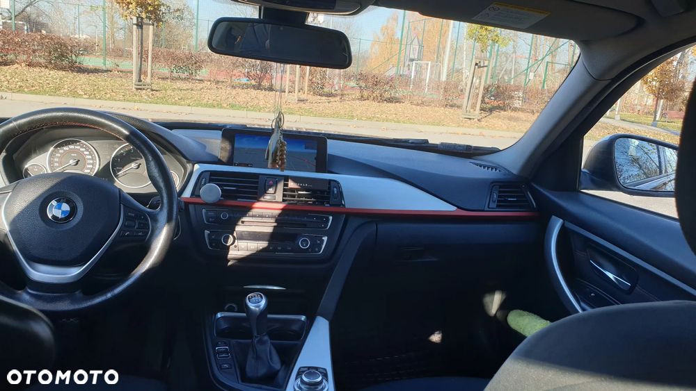 BMW Seria 3 320i Sport Line - 9