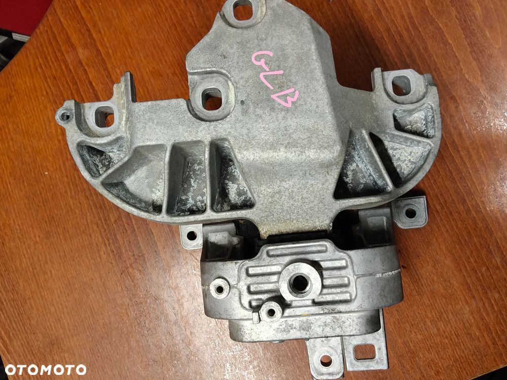 Poduszka silnika GLB w247 - 1