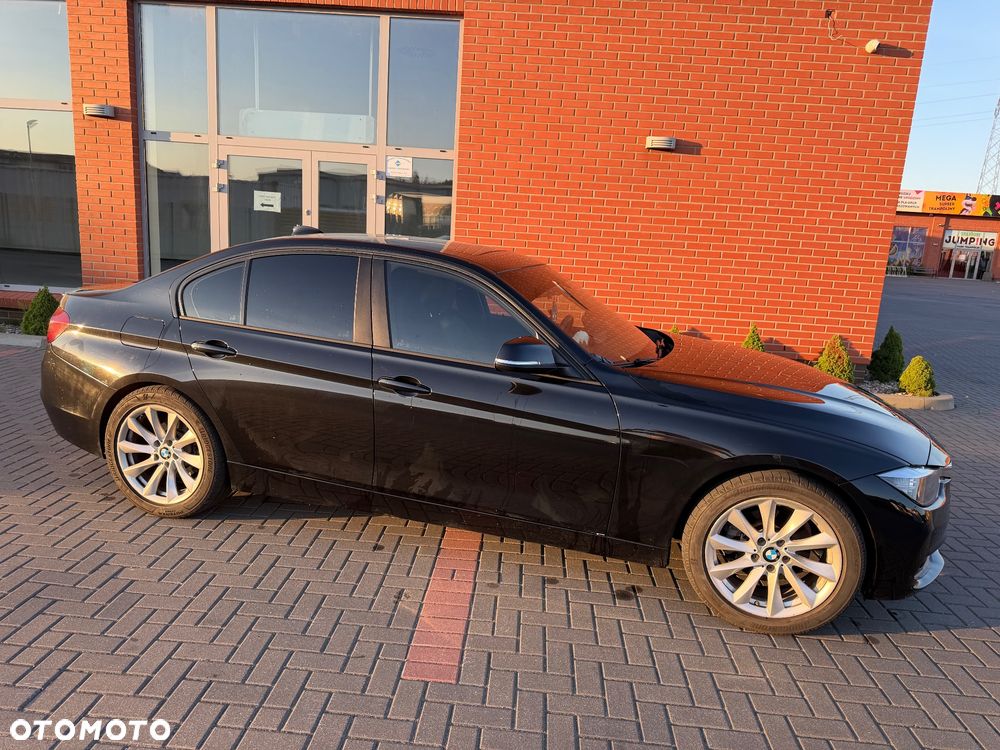 BMW Seria 3 320i xDrive Sport Line - 3