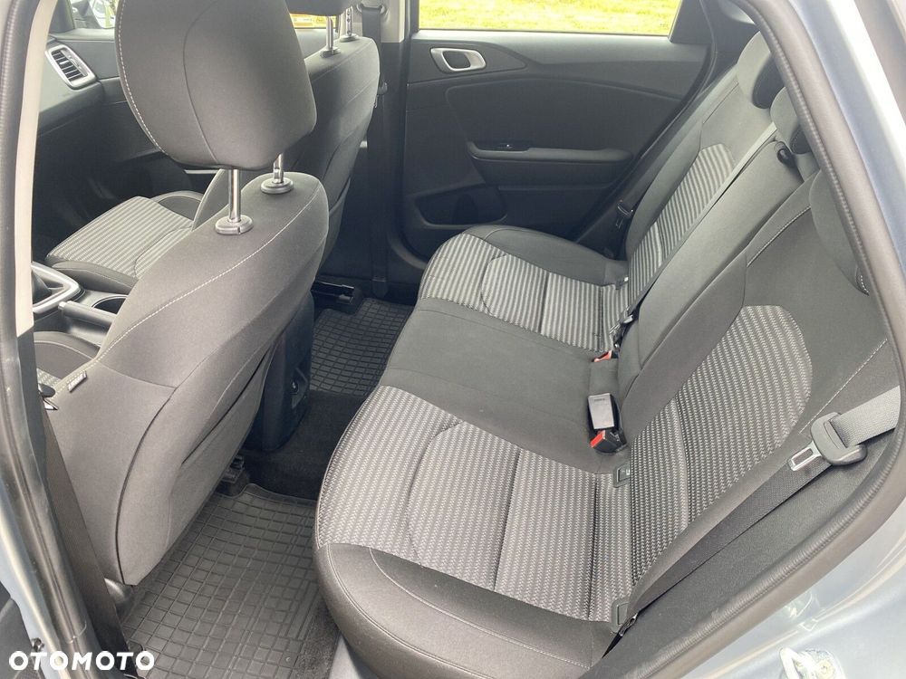 Kia Ceed - 11