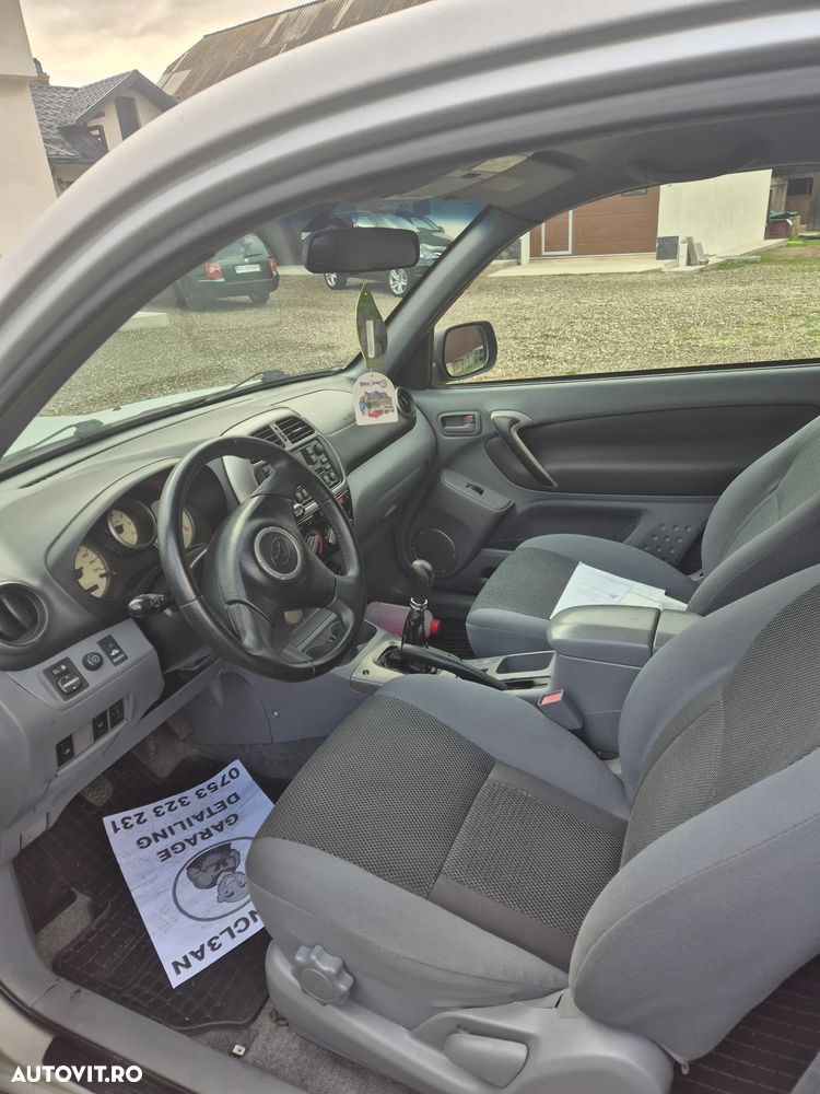 Toyota RAV4 D-4D 4x4 - 5