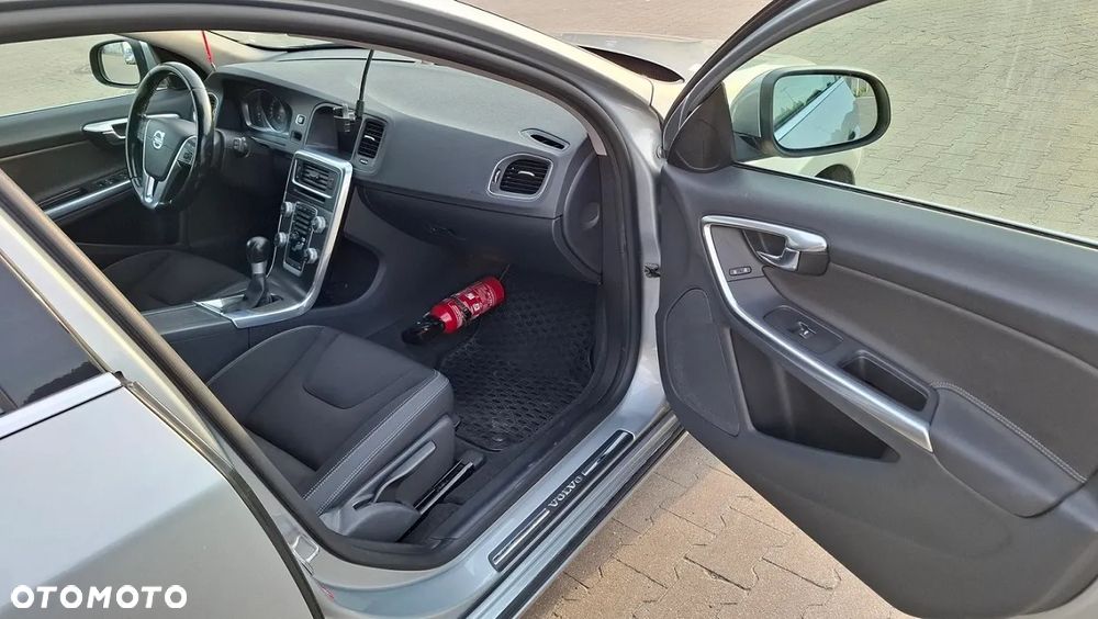 Volvo V60 D2 Momentum - 12