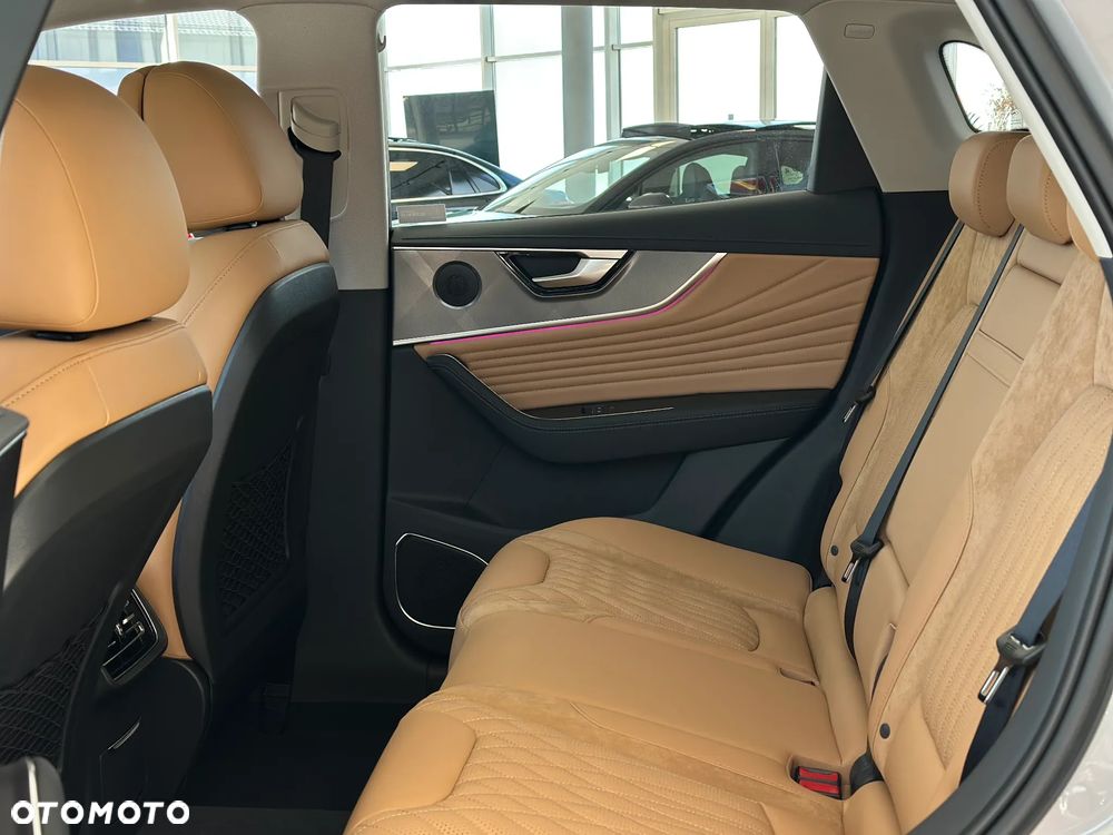 Hongqi HS5 - 10