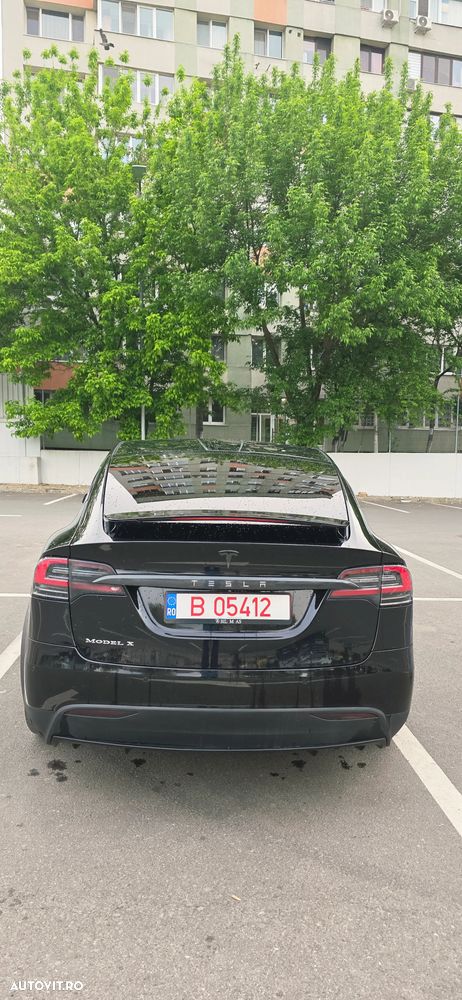 Tesla Model X - 8